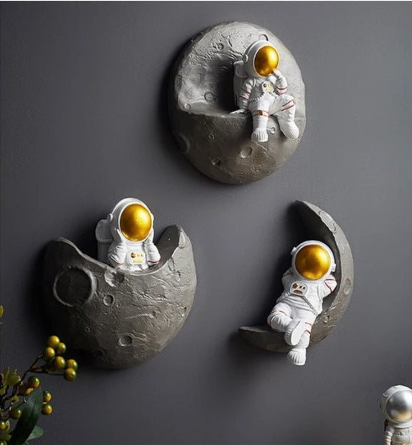 Dwelliy Nordic astronaut wall hanging